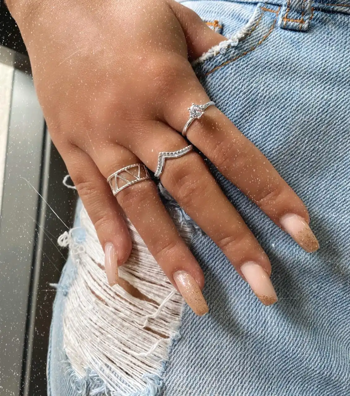 Anel V Pontudo Com Bolinhas - Imagem 2