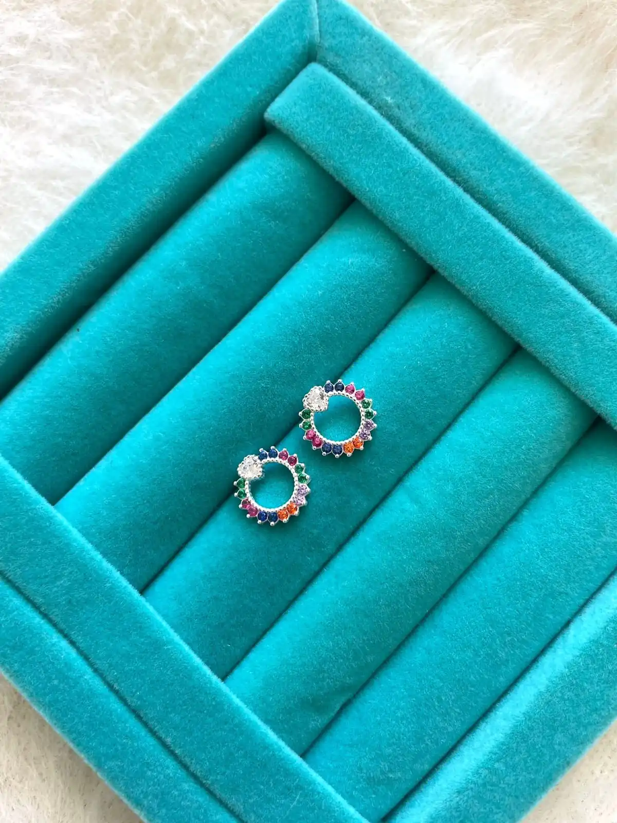 Brinco Círculo Cravej. C/ Coração Colorido - Imagem 2