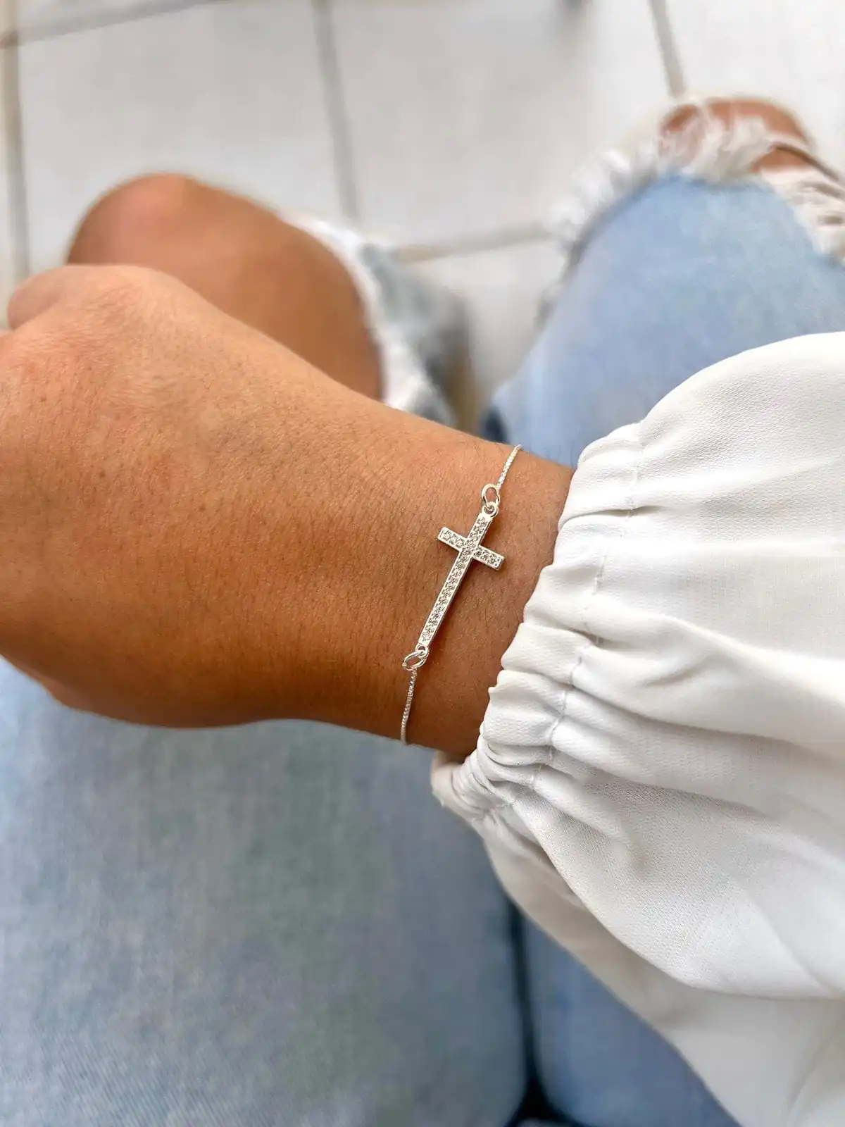 Pulseira Cruz Deitada Cravej. - Imagem 2