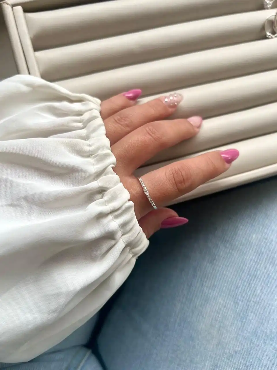 Solitário Pedra Oval Cravej. - Imagem 2