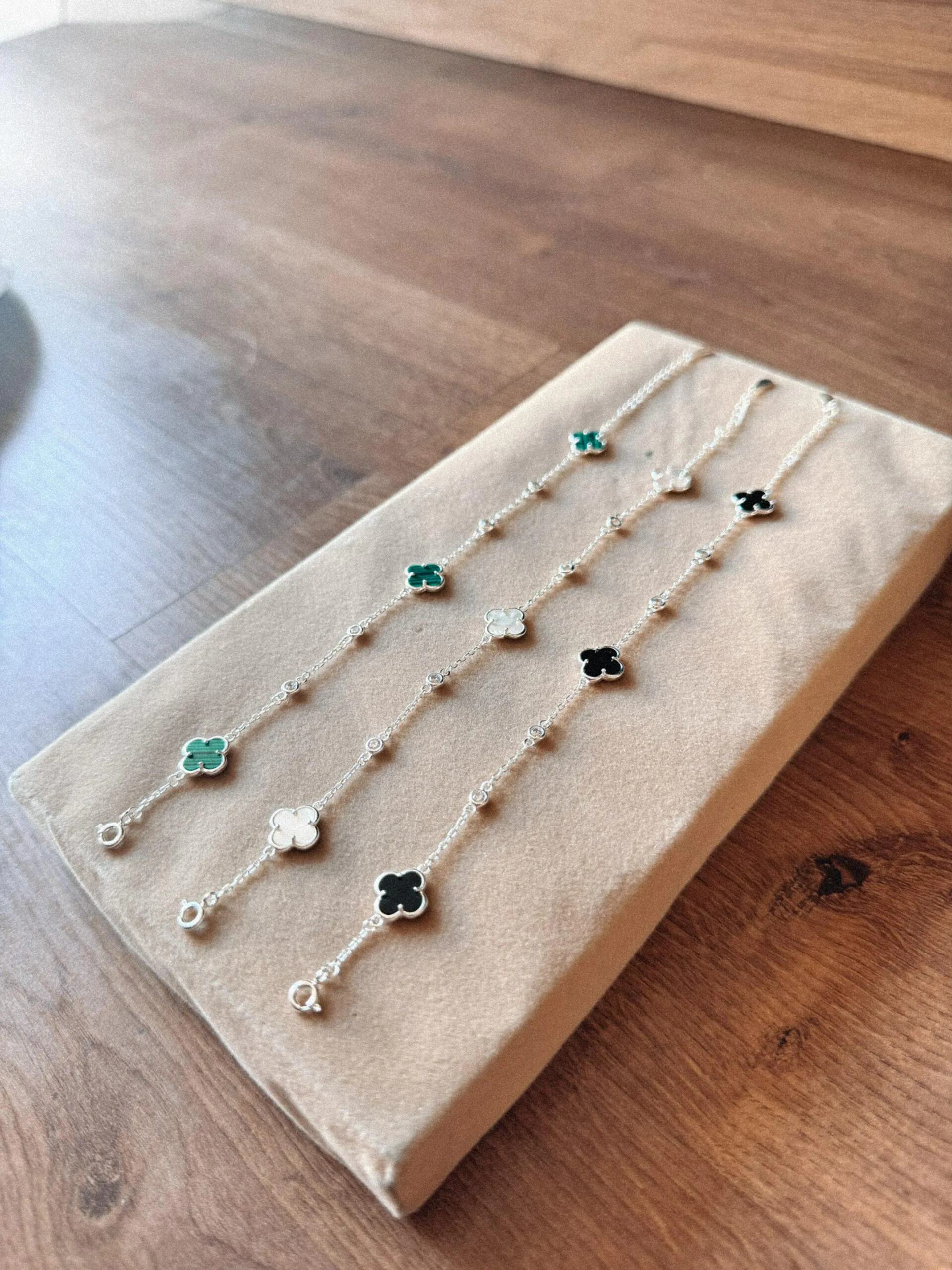 Pulseira Pedra Madrepérola  C/ Zircônia (Inspiração Van Cleef & Arpels) Dupla Face - Imagem 2