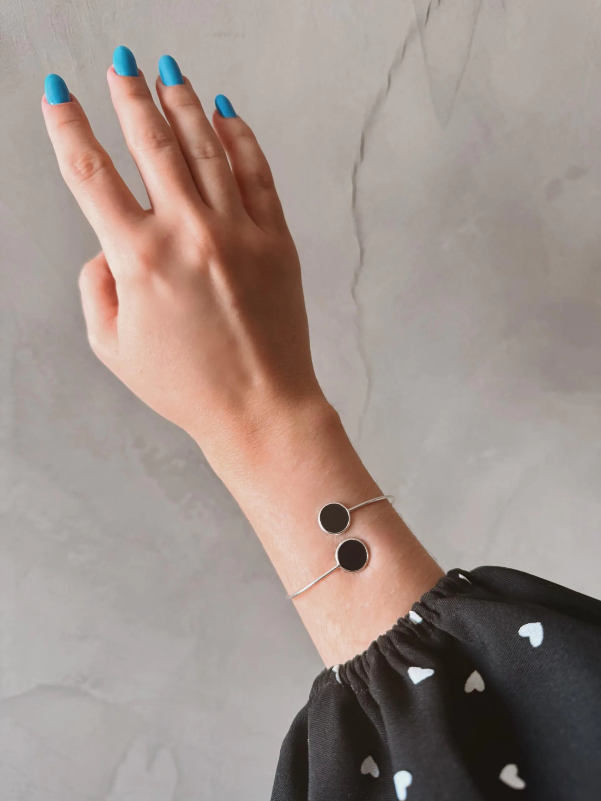 Bracelete Redondo Pedra Preta - Imagem 2