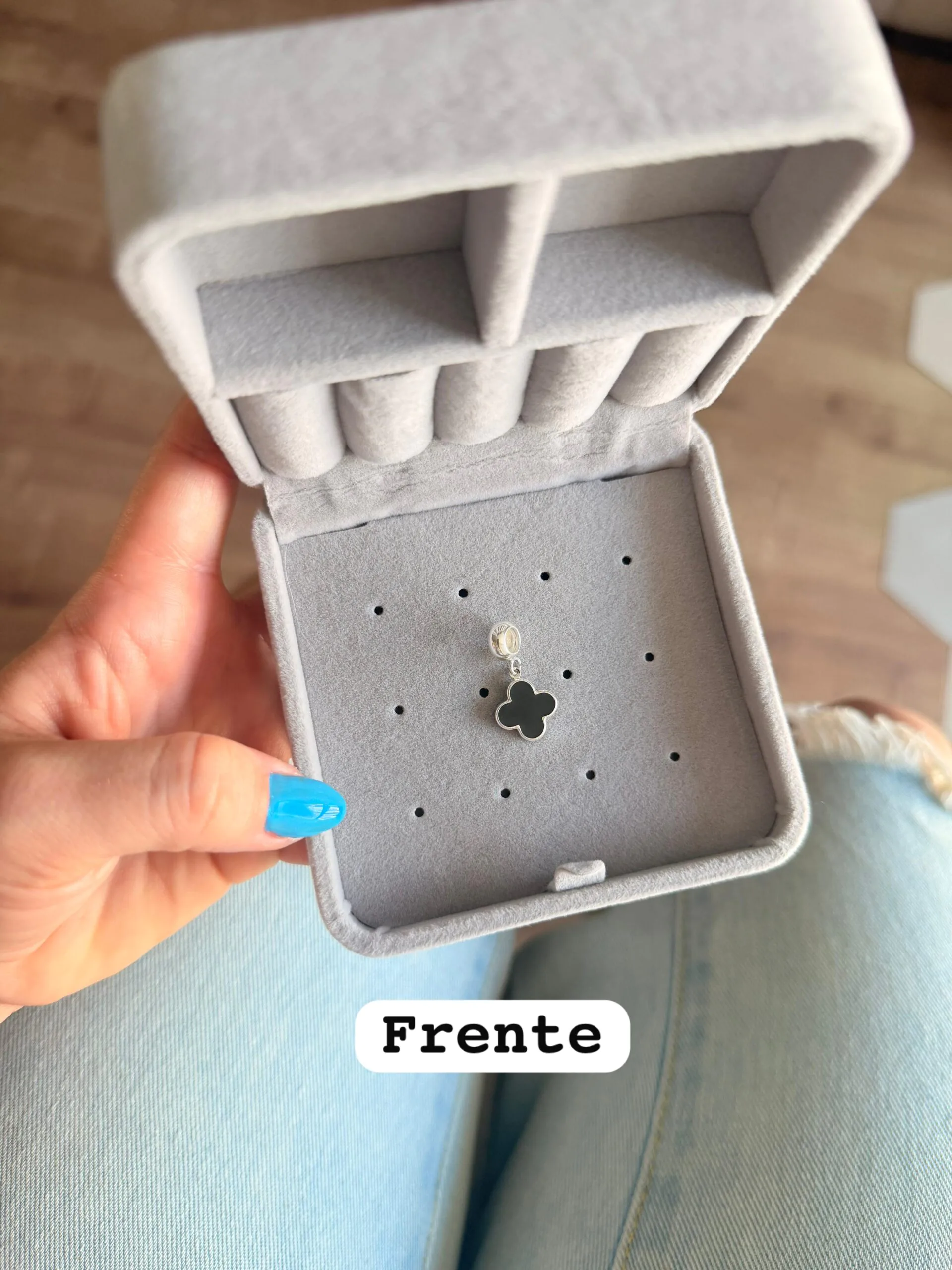 Berloque Trevo Pedra Preta - Imagem 2