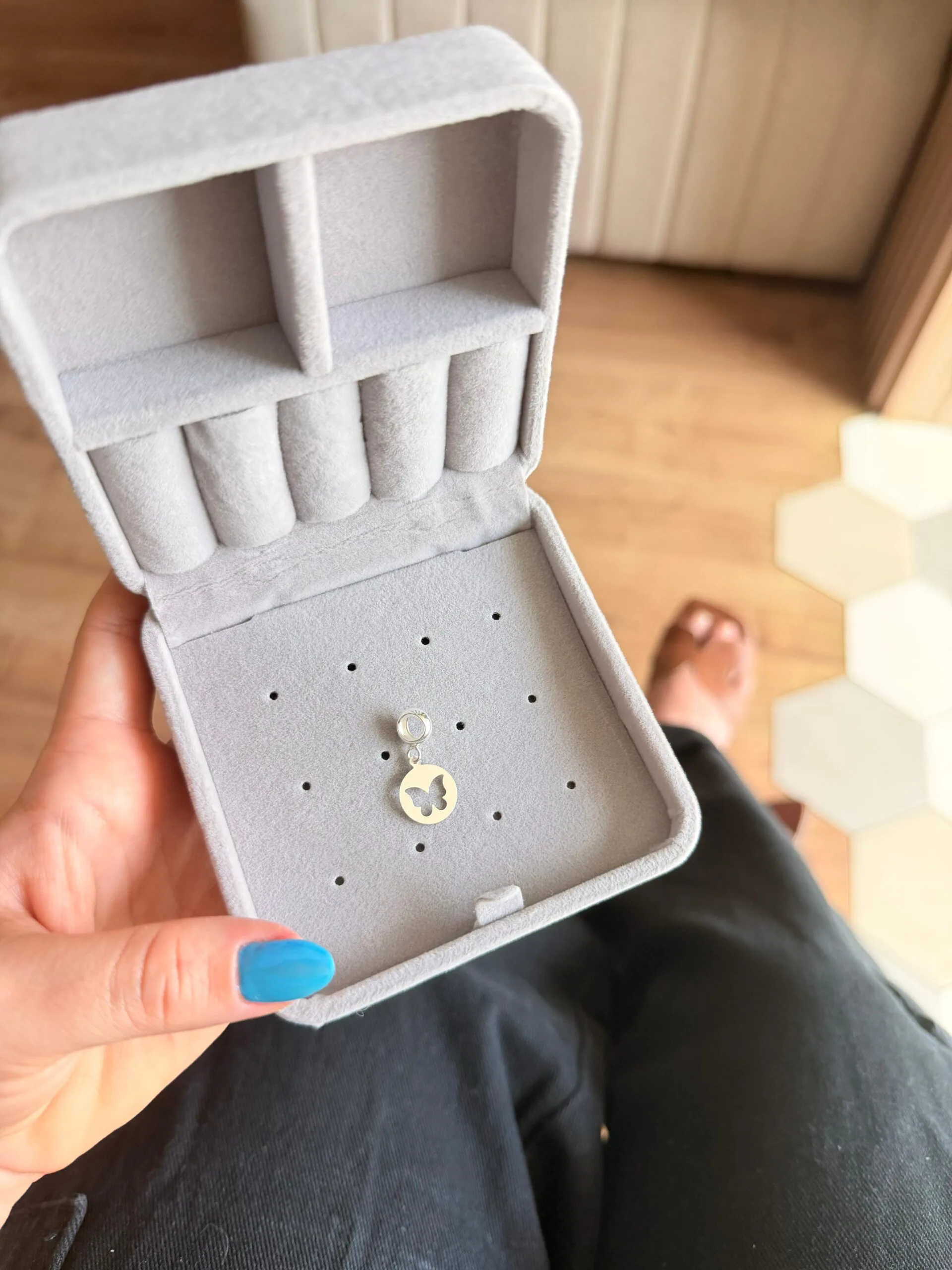 Berloque Medalha Borboleta Vaz. - Imagem 2