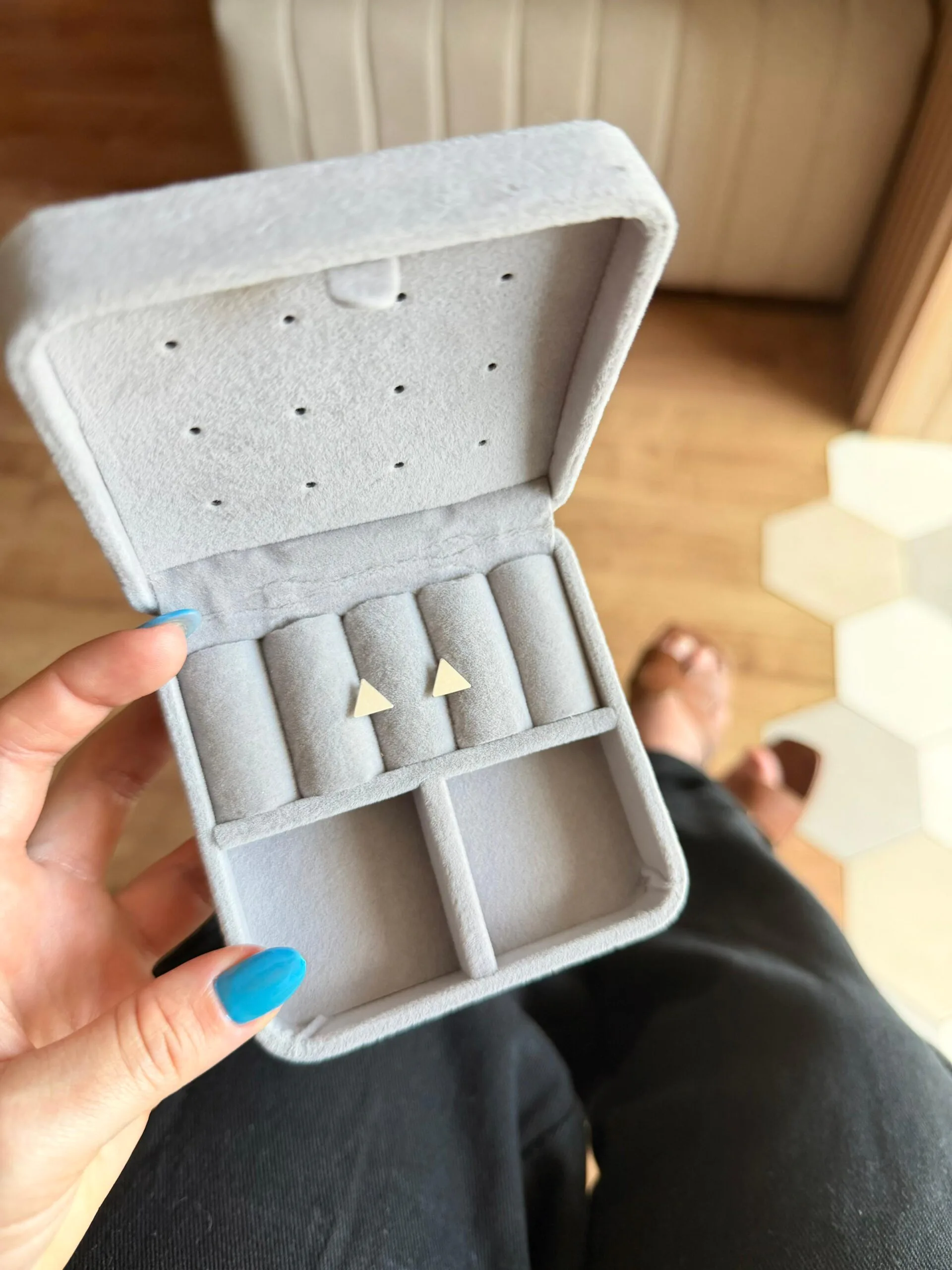 Brinco Triângulo Cheio - Imagem 2