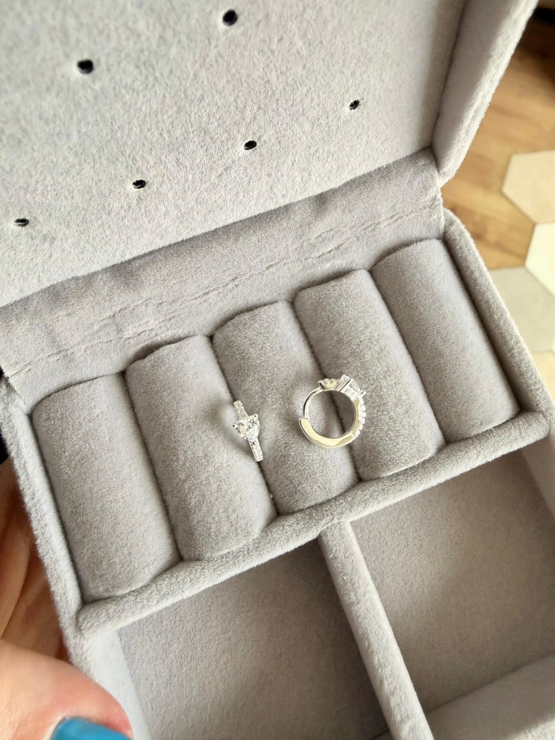 Argola Toda Cravej. C/ Coração Em Zircônia - Imagem 3