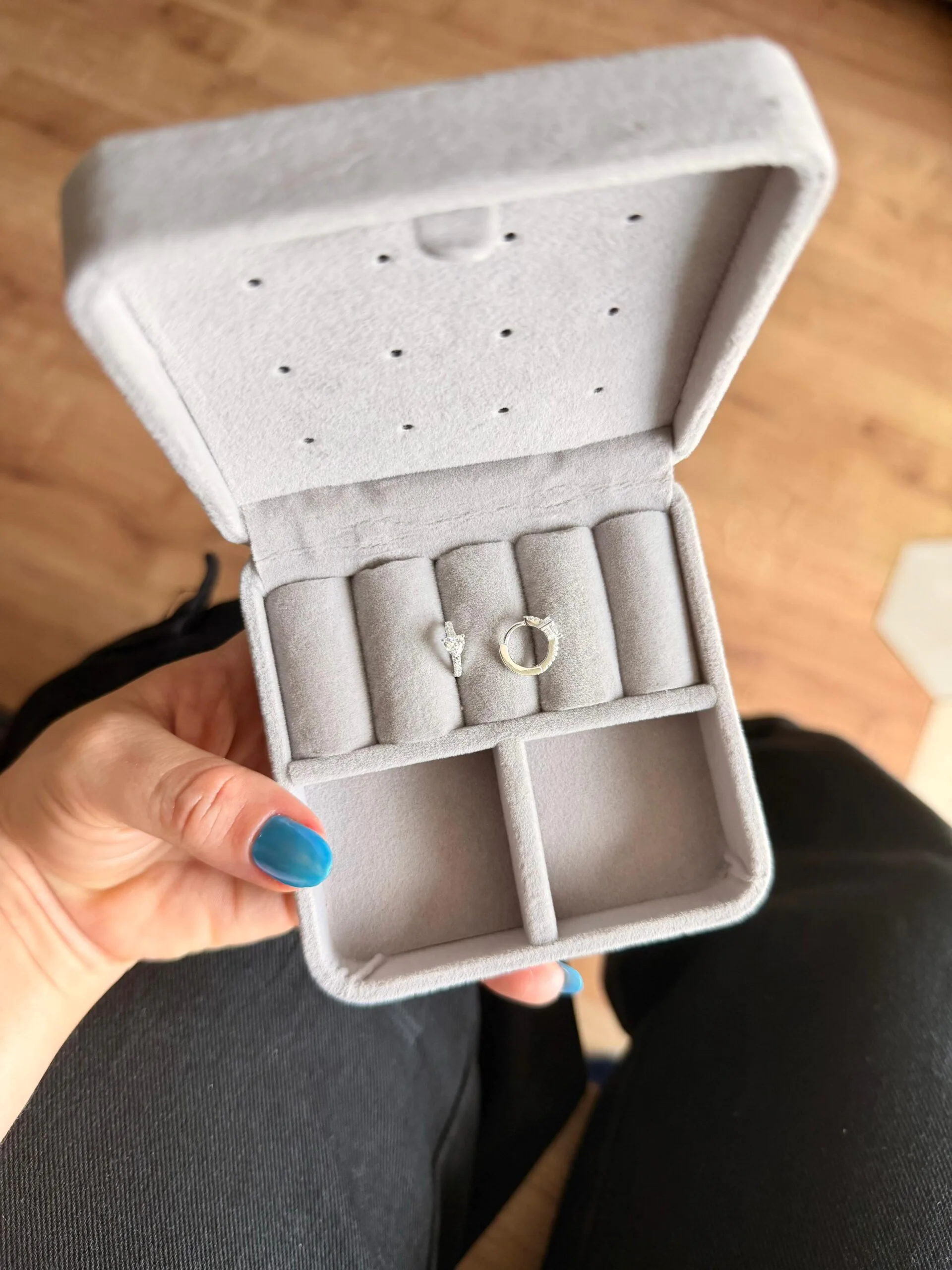 Argola Toda Cravej. C/ Coração Em Zircônia - Imagem 2