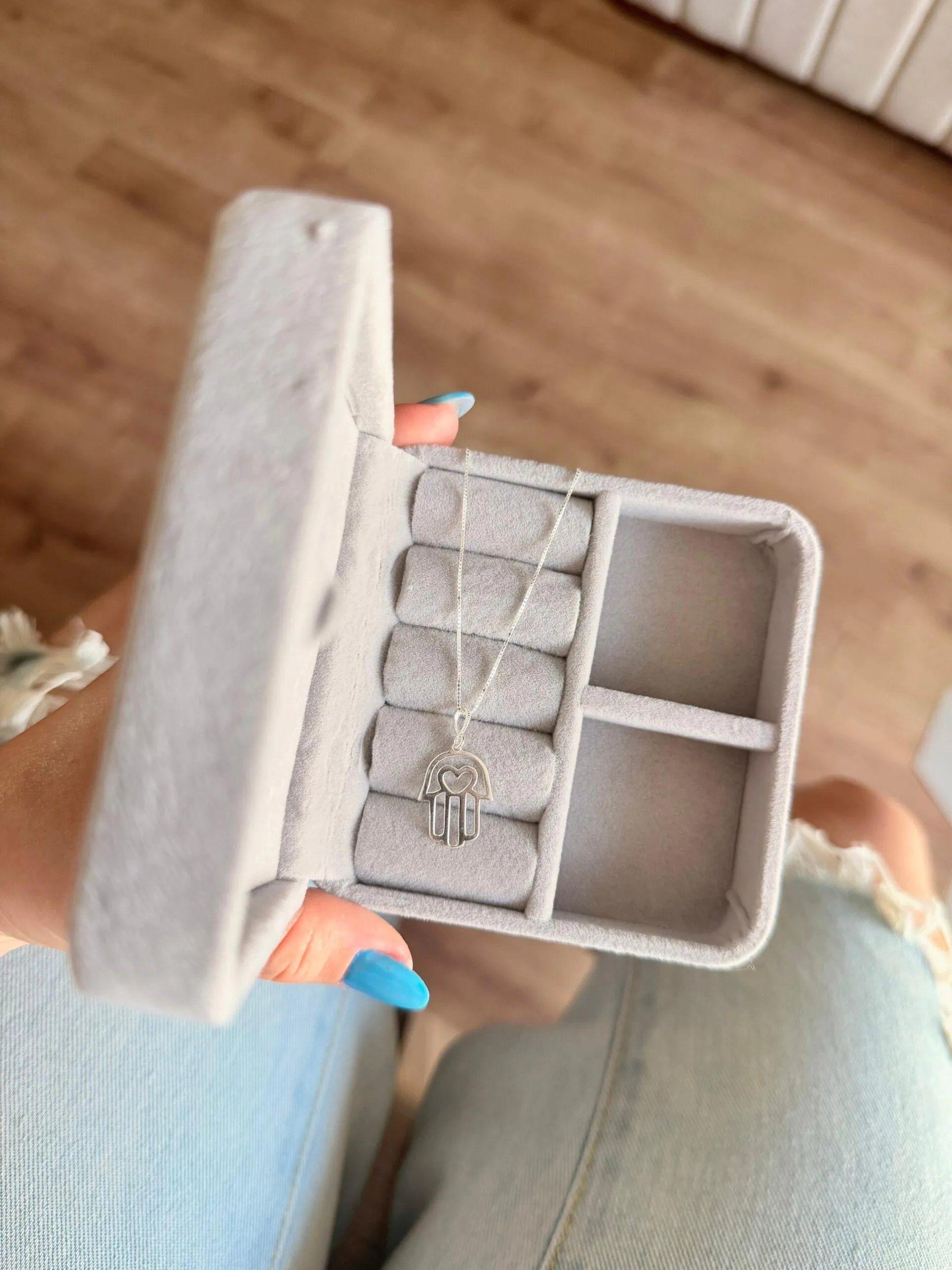 Colar Pintg. Mão Hamsa C/ Coração - Imagem 2