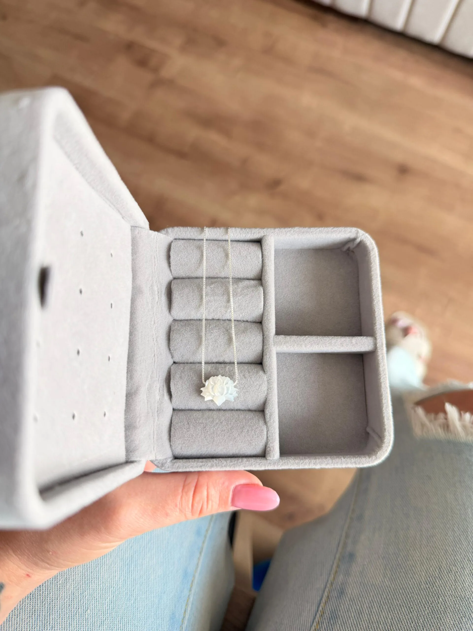 Colar Flor de Lotus (Madrepérola) - Imagem 2