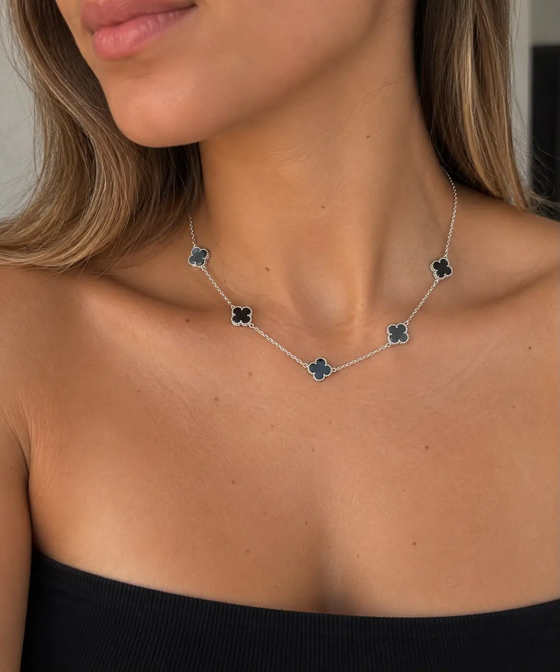 Choker 5 Trevos c/ Pedra Preta - Imagem 2